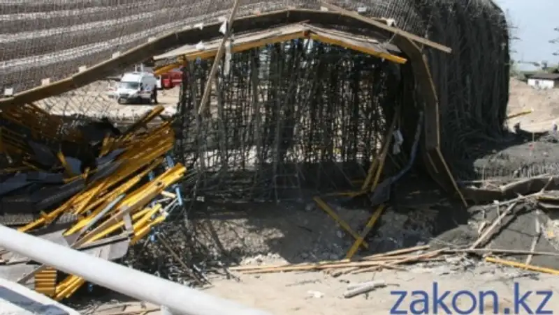 ЧП в Алматы: 19 человек пострадали при обрушении моста развязки, поиски одного ведутся
