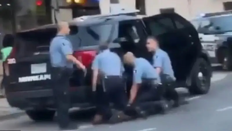 Один из обвиняемых, участвовавший в задержании Флойда, вышел под залог