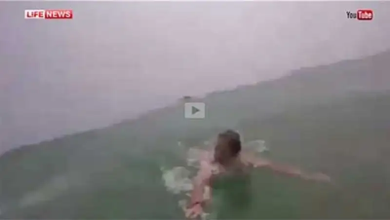 Американская семья едва не утонула во время съемки селфи в океане