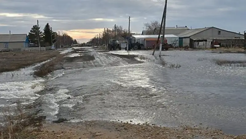 В четырех областях Казахстана из-за паводков введено ограничение движения транспорта