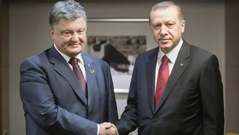 Порошенко обсудил с Эрдоганом Крым