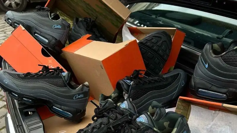 В Париже произошла массовая драка из-за кроссовок