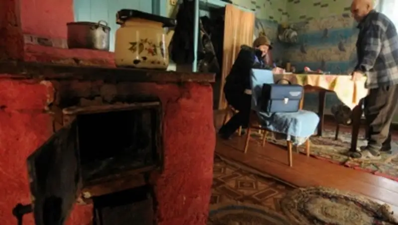 Женщина и двое детей отравились угарным газом в Алматинской области