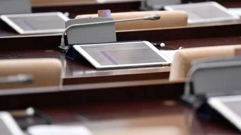 В Актобе депутат сложила полномочия после пьяной езды