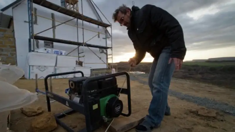 Самолетом в Крым доставят 300 дизель-генераторов малой мощности