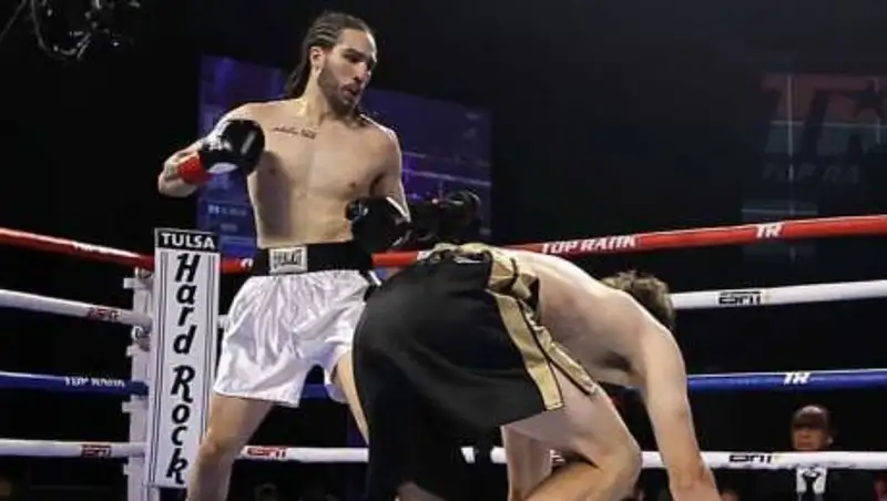 Внук Мухаммеда Али в дебютном поединке нокаутировал противника