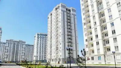 выпала с балкона 10 этажа 1,5-годовая девочка, фото - Новости Zakon.kz от 11.06.2022 15:43