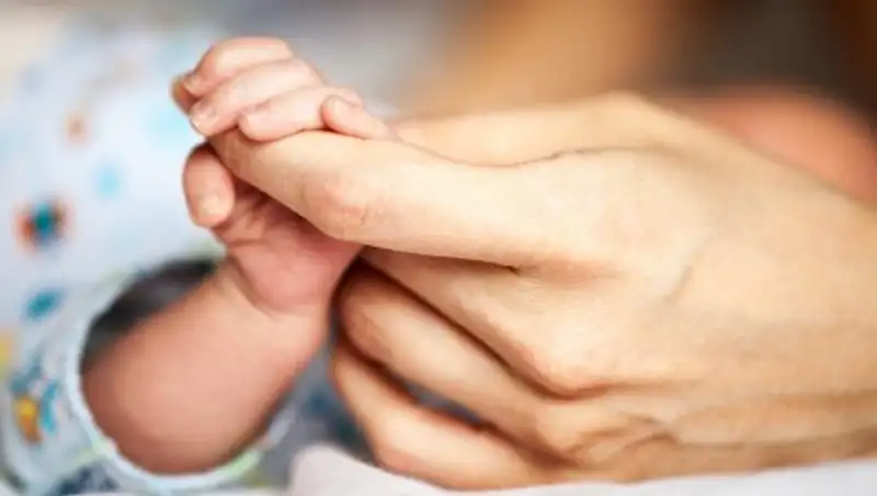 Найденный в мусорном баке младенец умер в больнице