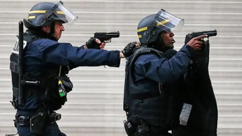 Во Франции полиция подавила бунт заключенных в тюрьме