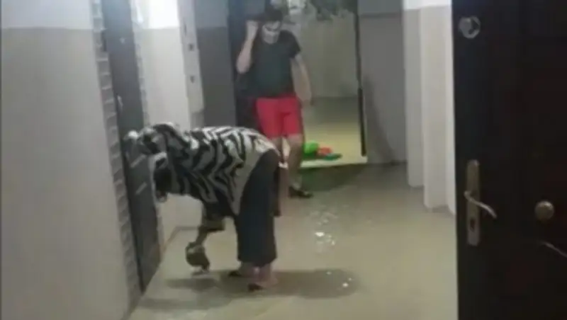 В Актау ливень затопил несколько домов