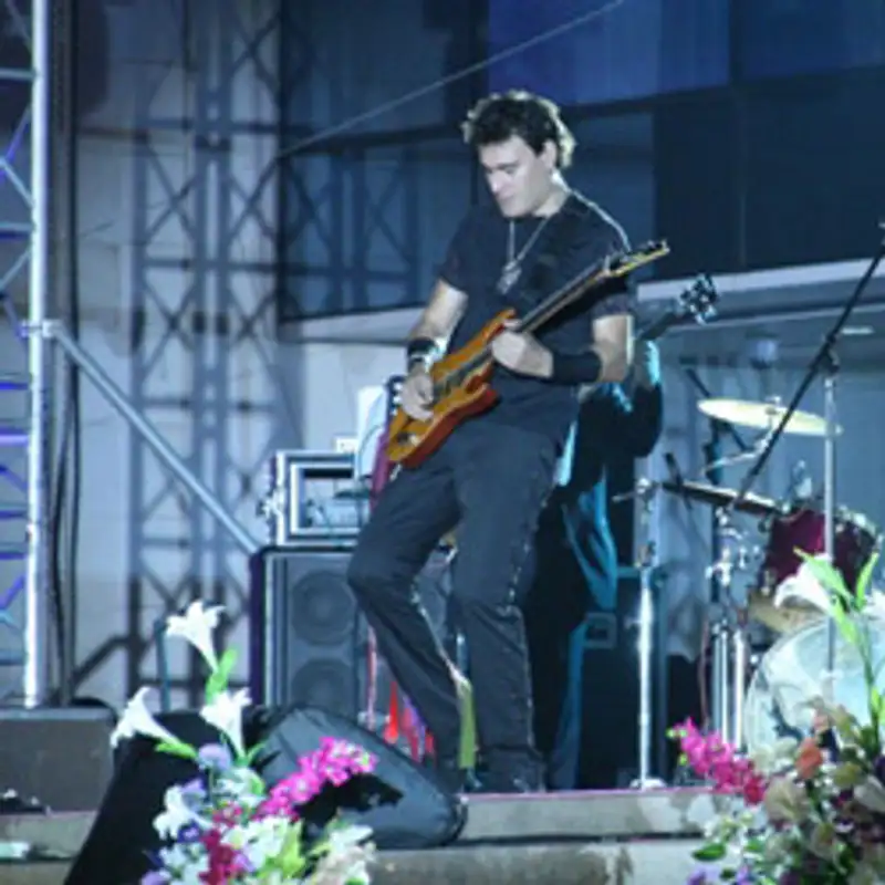 Парад оркестров в Алматы завершали классикой рока (фото)