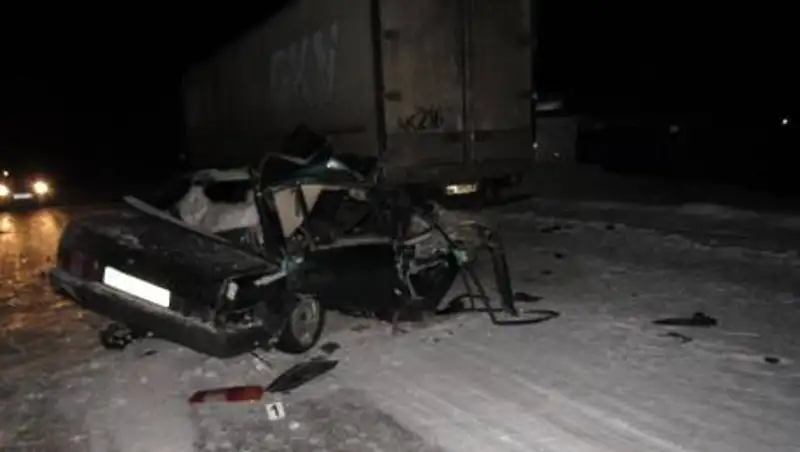 Пьяный водитель столкнулся с фурой в СКО: есть погибший