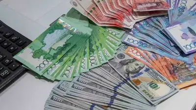тенге, доллары, обменники, фото - Новости Zakon.kz от 19.03.2023 11:26