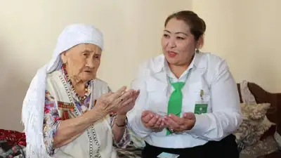 Столетняя жительница Кызылорды обновила паспорт