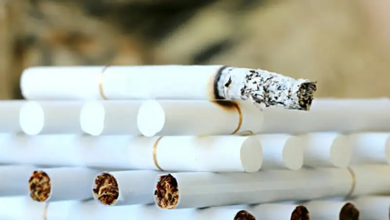 Курильщики находятся в группе риска по коронавирусу - ученые