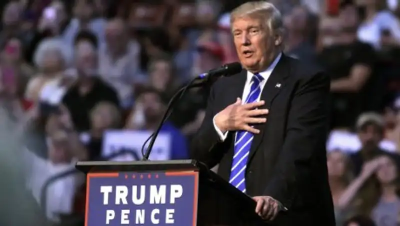 Байден: Трамп "совершенно не подходит" на пост президента США