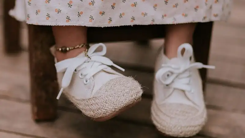 Уникальную операцию "хрустальной" девочке провели в Алматы