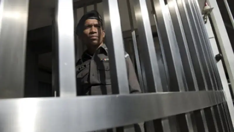 Таиландский уборщик застрелил директора школы за ругань