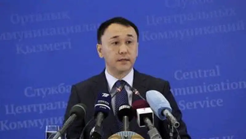 А.Мухамбетов прокомментировал ситуацию с учреждениями образования в Актюбинской области, фото - Новости Zakon.kz от 09.11.2013 01:04