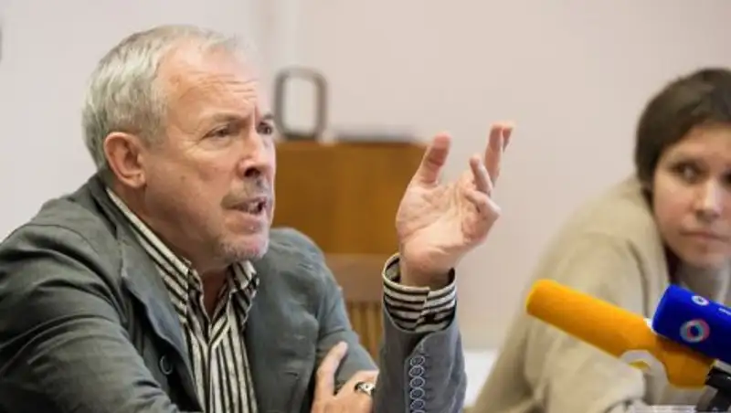 Андрей Макаревич возмутился "нечеловеческими" взносами на выпускной дочки