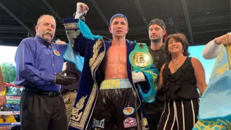 Непобежденный казахстанский боксер завоевал пояс от WBC