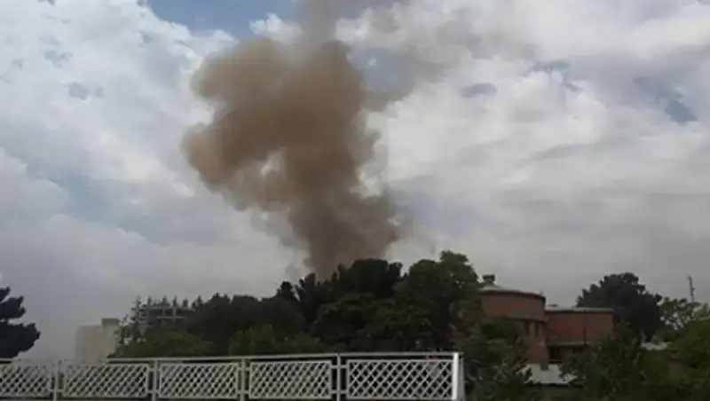 СМИ: более 20 человек пострадали в результате нападения на парламент Афганистана