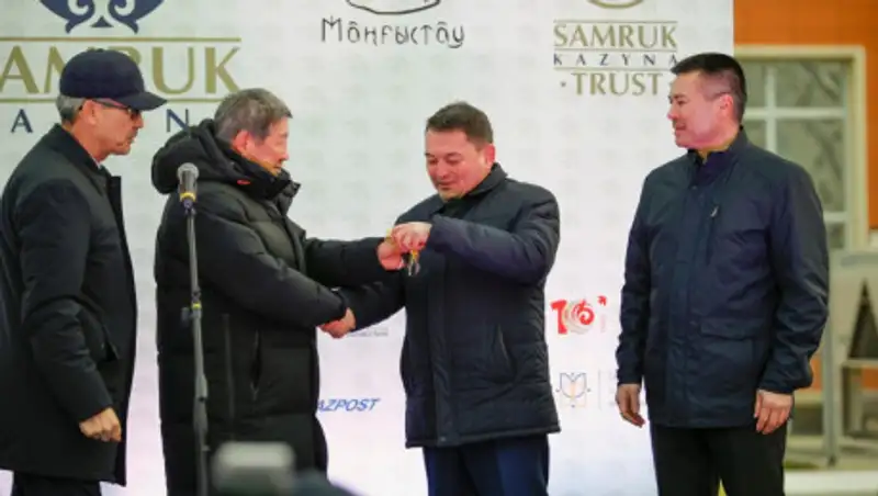 Ключи от нового автотранспорта получили медицинские и образовательные учреждения Жанаозена