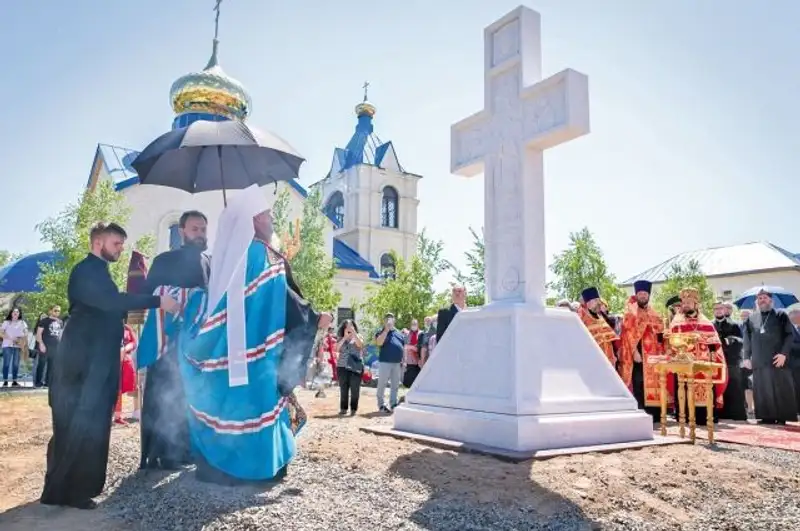 Православный крест у Храма новомучеников и исповедников Акмолинских , фото - Новости Zakon.kz от 31.05.2023 16:36