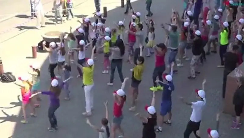 В Алматы прошел танцевальный флешмоб