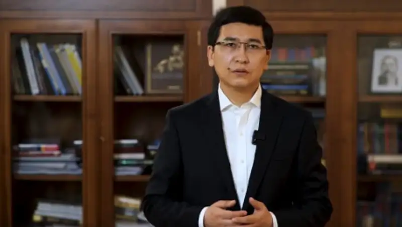 Аймагамбетов поздравил школьников с окончанием учебного года