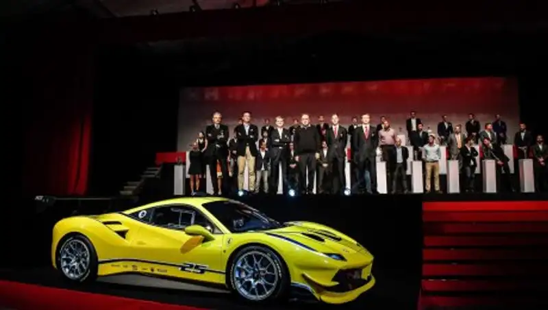 Ferrari создала новый суперкар и уникальное купе