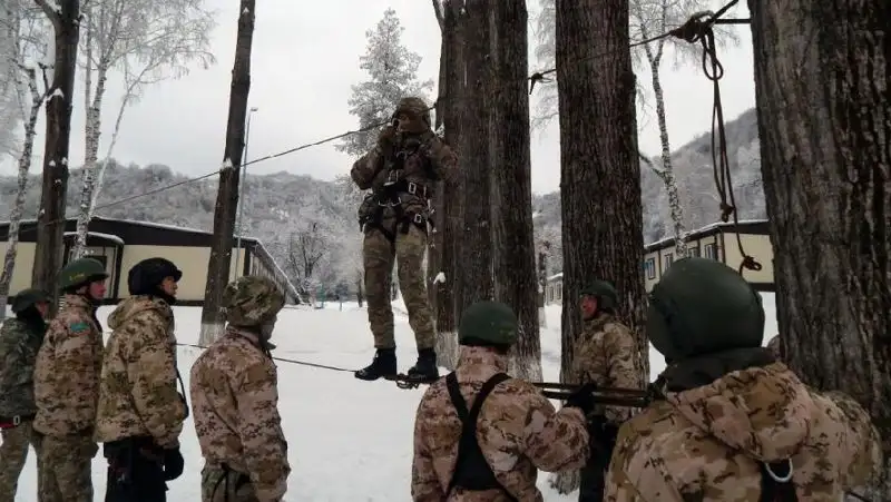 Военнослужащие спецподразделений успешно прошли горную подготовку