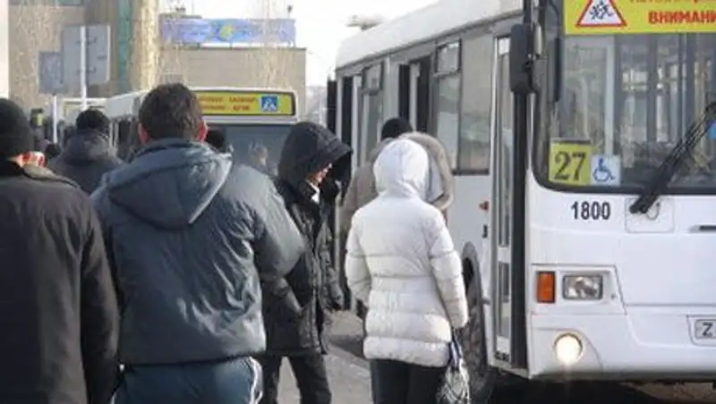 Астанчане жалуются на байгующих водителей автобусов