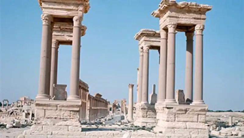 Боевики ИГ разрушили часть Римского театра и Тетрапилон в Пальмире
