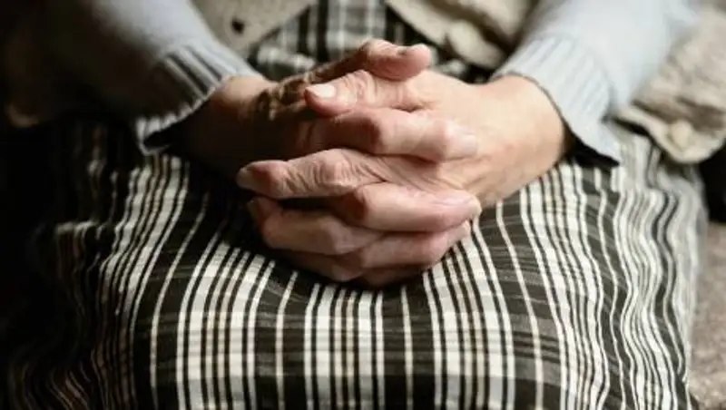 Мужчина напал на тяжелобольную пенсионерку из-за денег