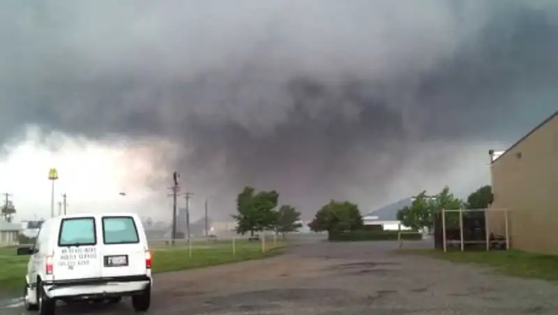 Мощные торнадо обрушились на несколько штатов в США