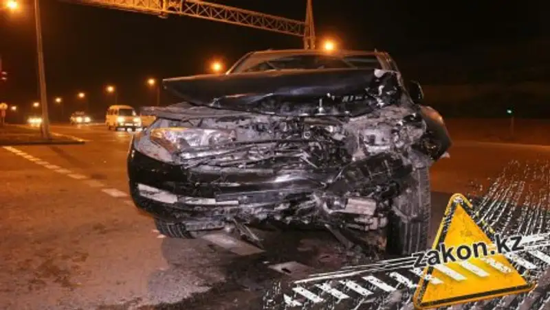 Женщина с ребенком пострадали при столкновении двух внедорожников под Алматы