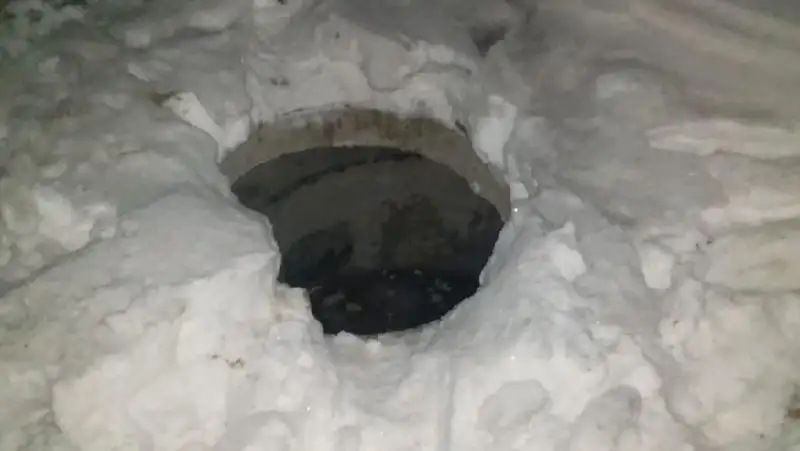 В Костанайской области мужчина упал в открытый колодец