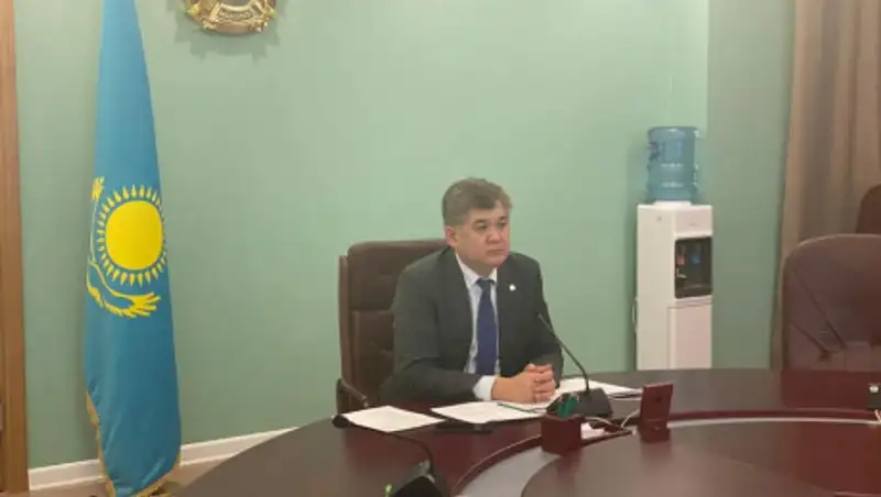 Биртанов наградил китайских медиков