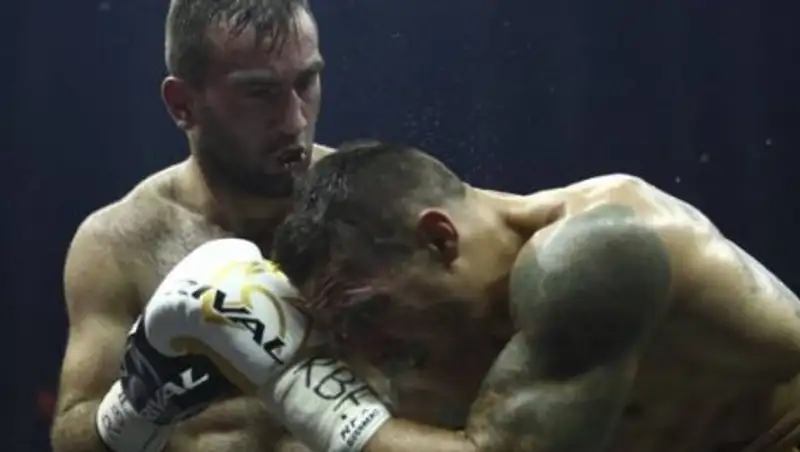 Гассиев проиграл Усику и не смог стать абсолютным чемпионом мира