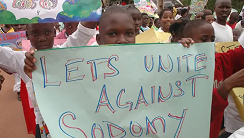В Уганде введут пожизненное заключение для геев