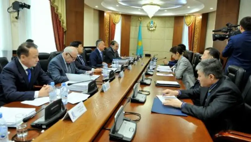 Поправки в конституционные законы рассмотрели в Сенате