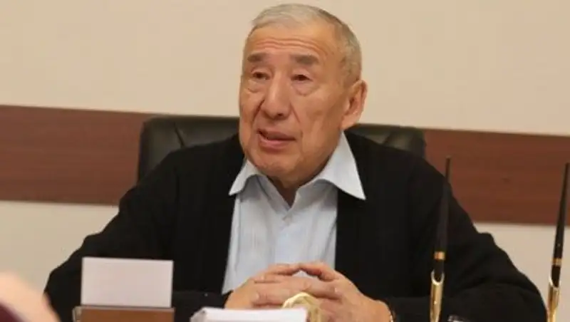 Каирбек Сулейменов: Число женщин растет у нас в управлении автомобилем, а не государством