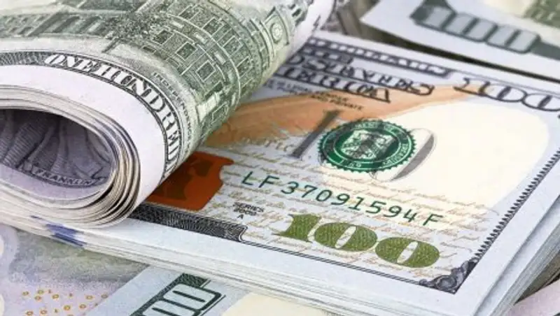 Доллар подешевел на утренних торгах