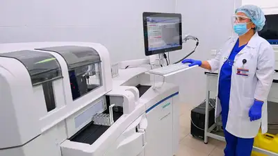 Медики прокомментировали состояние мальчика, случайно выпившего тормозную жидкость, фото - Новости Zakon.kz от 31.03.2023 22:23