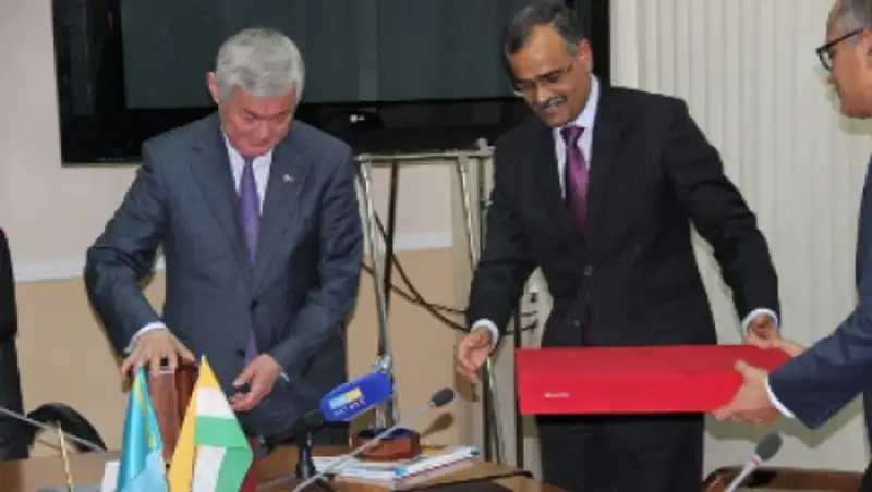 Аким Актюбинской области обсудил вопросы сотрудничества с Послом Индии