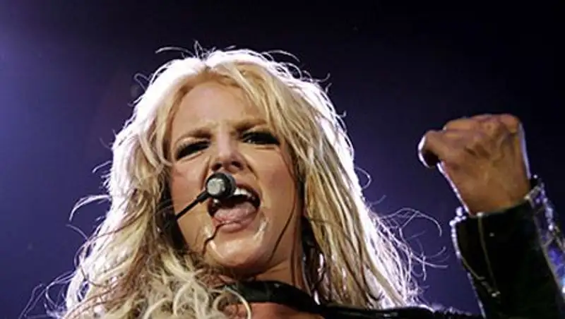 Танцовщица подала в суд на Бритни Спирс за сломанный нос