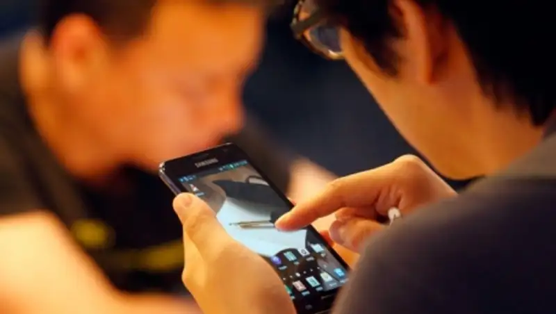 Ученые узнали о влиянии пальцев владельцев смартфонов на мозг