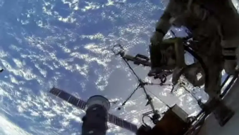 Экипаж МКС прогулялся в открытом космосе