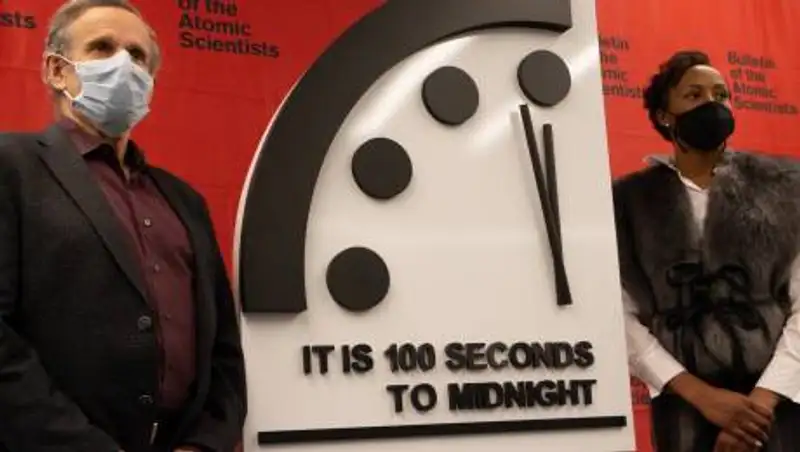 Часы Судного дня застыли на 100 секундах до конца света
